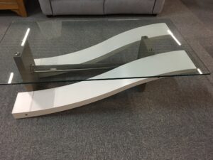 table de salon rectangulaire en verre