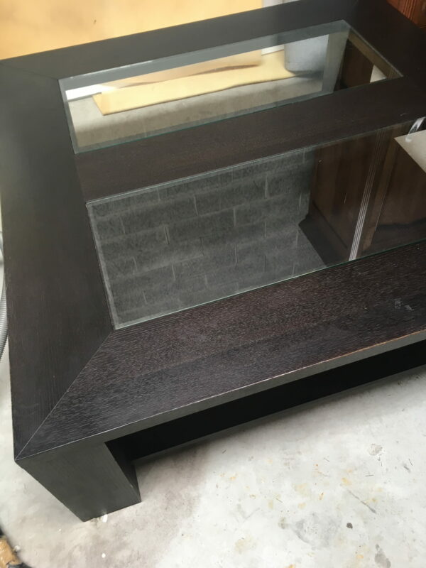 TABLE CARREE EN 140 X 140 VERRE ET WENGE SECONDE MAIN BON ETAT MEUBLES DUQUESNOY FRELINGHIEN NORD LILLE ARMENTIERES