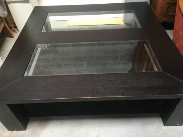 TABLE CARREE EN 140 X 140 VERRE ET WENGE SECONDE MAIN BON ETAT MEUBLES DUQUESNOY FRELINGHIEN NORD LILLE ARMENTIERES