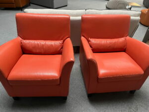 FAUTEUIL EN CUIR SECONDE MAIN TRES BON ETAT MEUBLES DUQUESNOY FRELINGHIEN NORD LILLE ARMENTIERES
